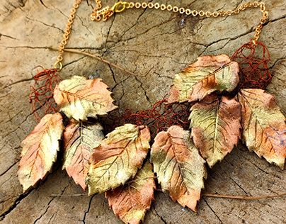 golden leaves necklace