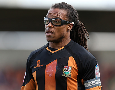 Why Did Edgar Davids Always Wear Glasses On The Pitch?