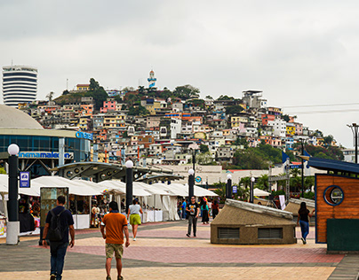 De pasada por el Malecón 2000 (Guayaquil - Ecuador)