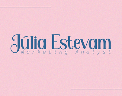 Júlia Estevam - Marketing Analyst