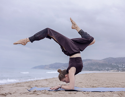 "Serenidad en Foco: Retratos de Yoga por V&M CREATIVOS"