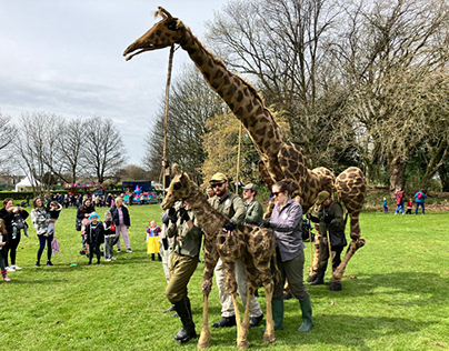 VIP Puppets Walkabout With The Giraffe