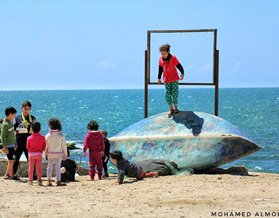 Children playing at the beach of Gaza