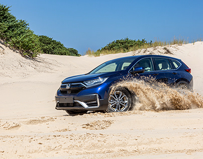 Shooting the Honda CR-V on sand dunes