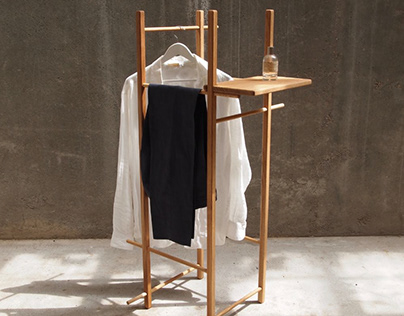 Capture a classic Valet stand with oak (Stummer Diener