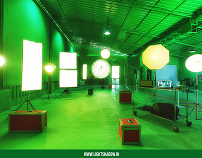 LIGHT AND SHADOW GREEN MATTE STUDIO FACILITY