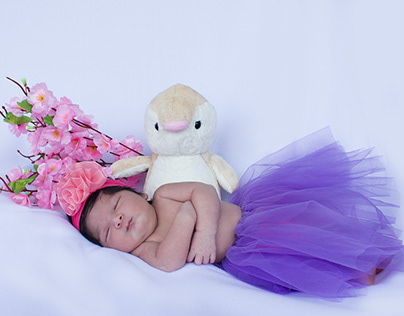 Emilia + Newborn