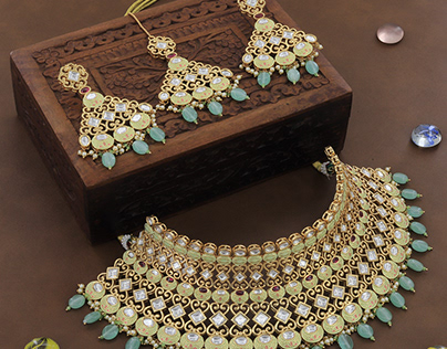 What Are the Different Styles of Kundan Choker Sets?