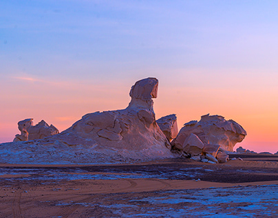 صخرة ابو الهول فى الصحراء لبيضاء بمصر