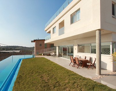 Contemporary House in Lakhish Area