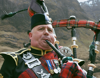Specsavers 'Bagpipes & Curling'