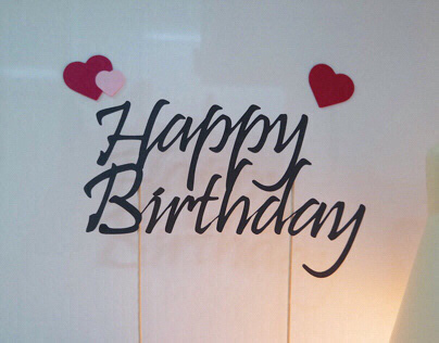 ‘Happy birthday’ cake topper