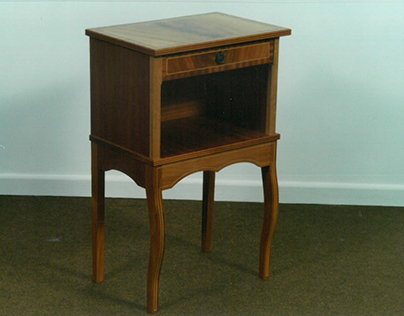 Curled Mahogany Venner Telephone Table (Boxwood Inlay)