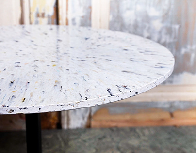 100 procent recycled plastic into new table