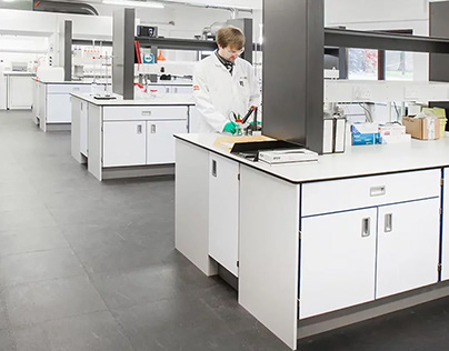How to Choose the Right Laboratory Furniture in Qatar