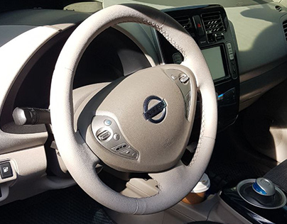 Steering Wheel / Nissan
