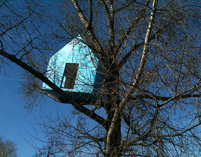 HOUSE ON THE TREE - site specific installation / 2010