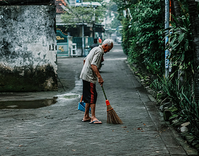 Project thumbnail - Sweeping Blessings: A Portrait of Simple Morning Life