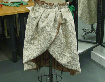The construction of Sandrine's dress