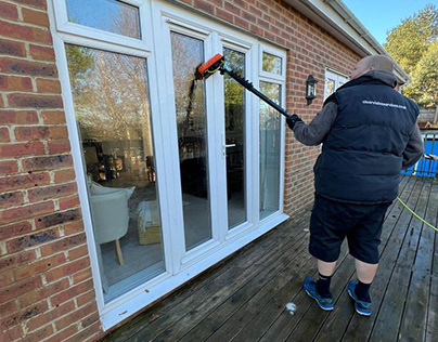 Hire the Best Window Cleaner at Southampton