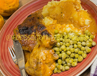 Chicken, mash potatoes and vegetables