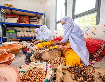 berber women preparing argan oil