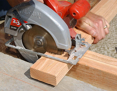 How to Use a Circular Saw. For beginners
