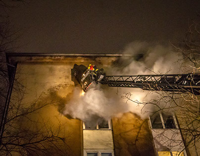 2016-03-11 Wohnungsbrand - Mann springt aus 5.OG