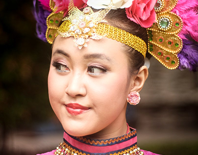 INDONESIAN TRADITIONAL DANCER