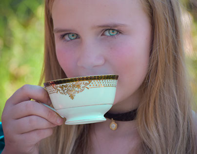 TEA TIME WITH ALICE