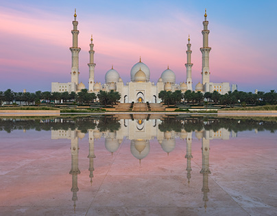 The Sheikh Zayed Grand Mosque at dawn