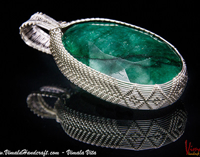 Commission Jewellery : Wire Wrapped Pendant for Men