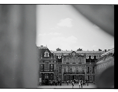 VERSAILLES IN BLACK AND WHITE