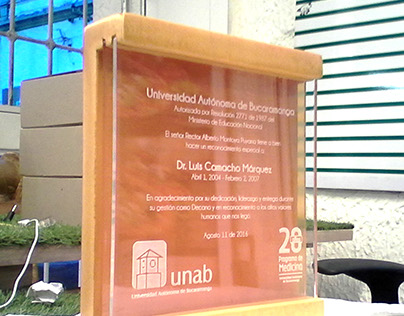 Placas conmemorativa UNAB