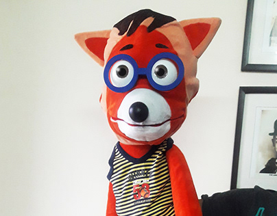 Muppet Making - Red Racoon for children entertainment.