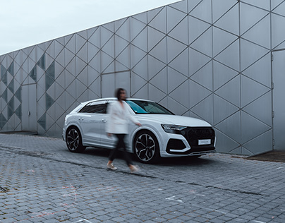 AUDI RS Q8, COR VERDE JAVA. A - SHIFT CAR Veículos