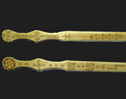 Деревянный меч со славянскими узорами