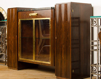 Credenza : A Mid-Century Furniture Piece
