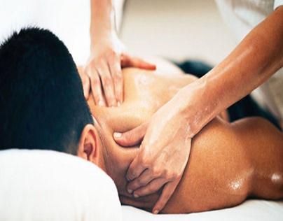 Deep tissue massage giảm đau và phục hồi cơ thể