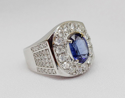 WHITE GOLD AND BLUE SAPPHIRE MAN RING