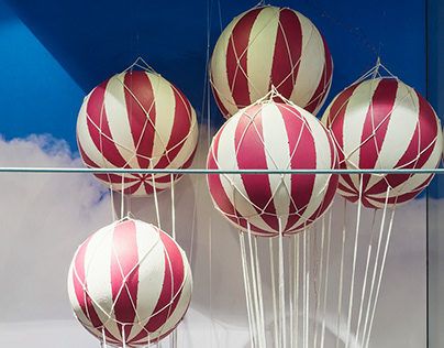 Display with baloons