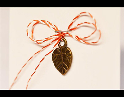 Martisor bronz Burdock leaf