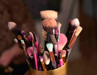 Top Picks for Makeup Brush Holders
