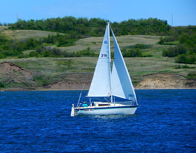 Take A Guide For Sail On A Yacht