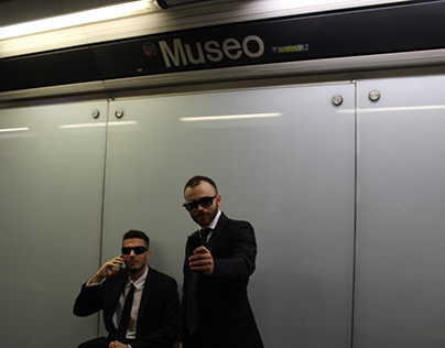metro Napoli, sconosciuti in maschera x Halloween