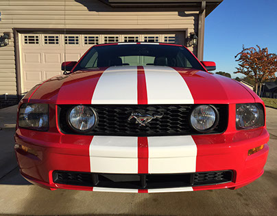 Red Mustang Convertible – White G2G Racing Stripes