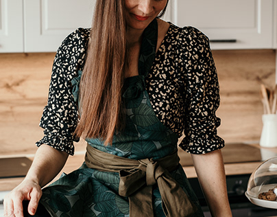 Photoshoot for feminine aprons by @andrejasifrardesign