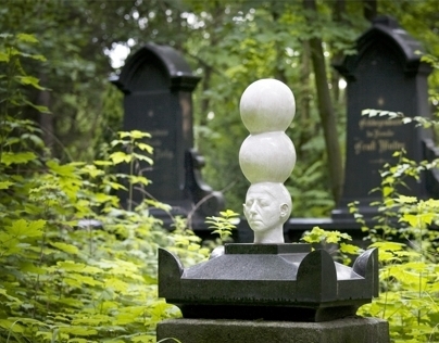 Friedhof Berlin. Sommer (Berlin Cementery)