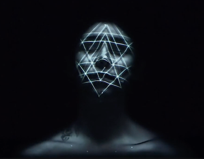 Live face projection mapping