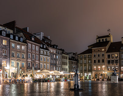 The Warsaw Old Town at rainy night
